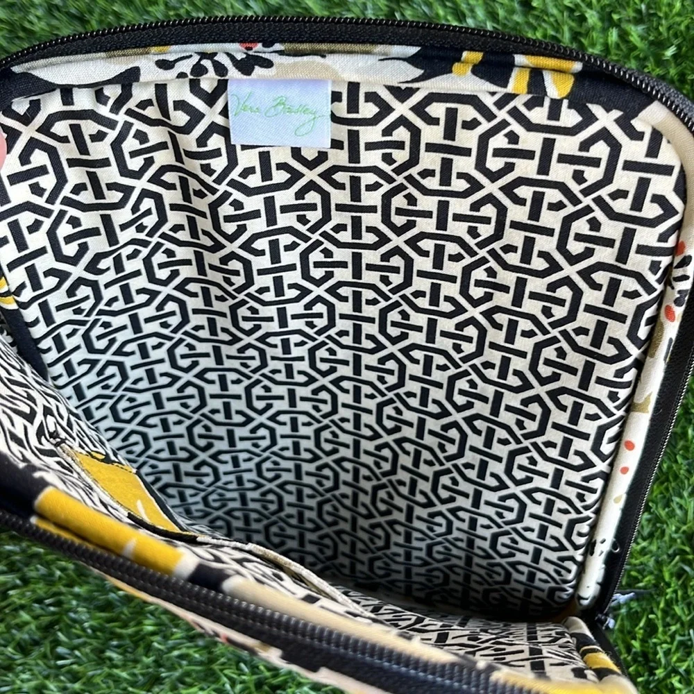 VERA BRADLEY Dogwood Print IPad Tablet E- reader Sleeve